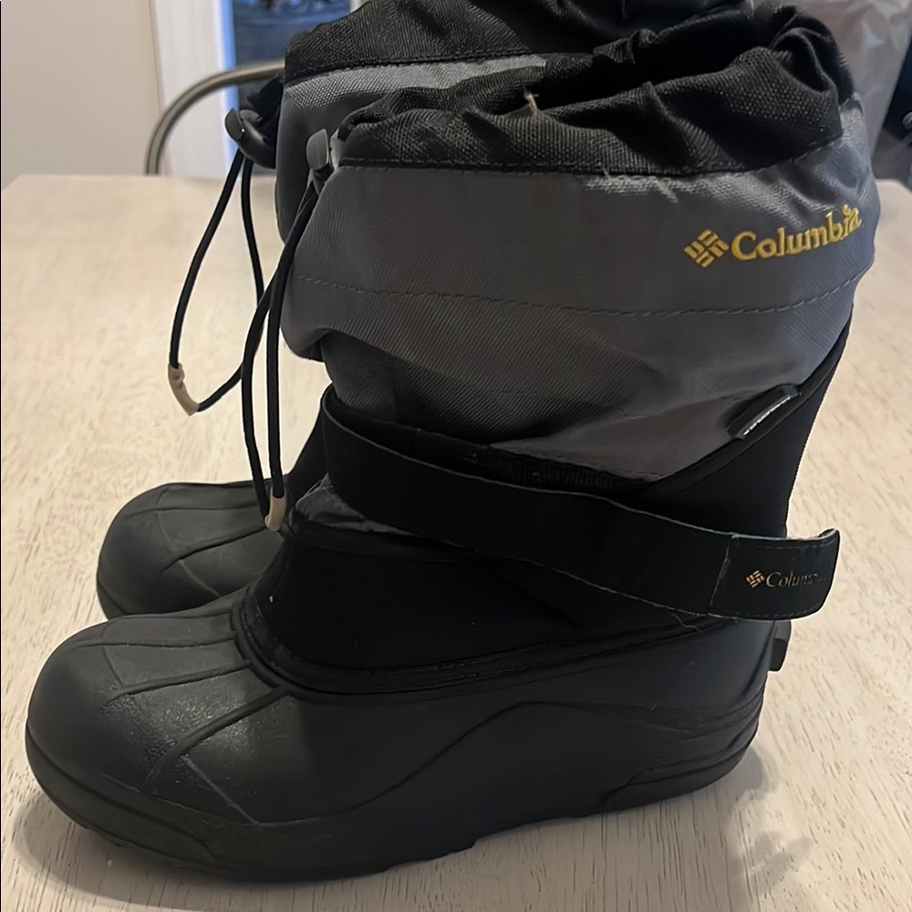Columbia Black and Gray Snow Boots size 3